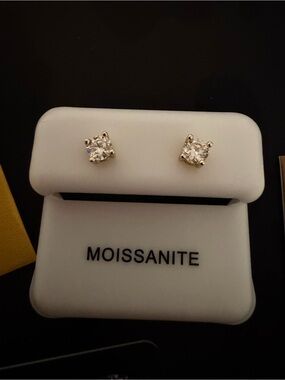 14K Gold Round Moissanite Stud Earrings, .6 CTW, 4MM
